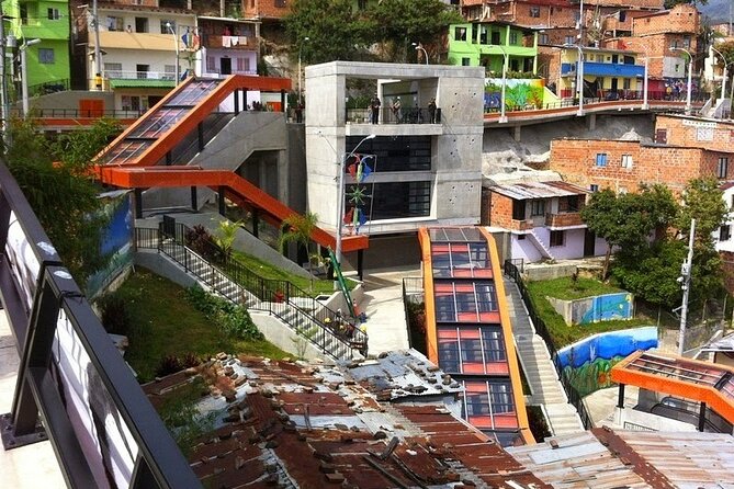 Comuna 13 Graffitour Knows the Urban Art District of Medellín