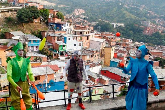 Comuna 13 Private Tour of Medellin  – Medellín