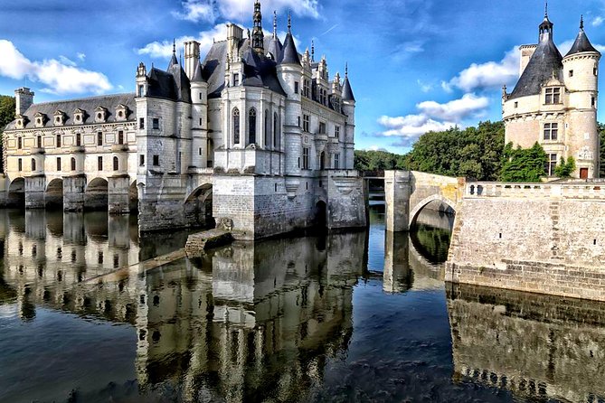 Discover the Castles of Chambord and Chenonceau