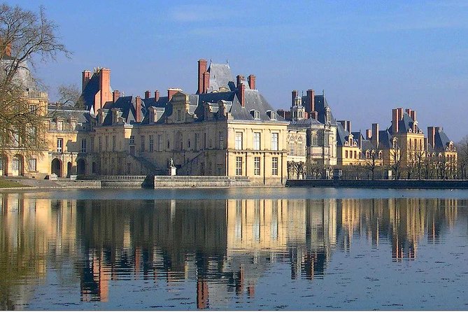 Fontainebleau and Barbizon Half Day Guided Tour From Paris by Minivan