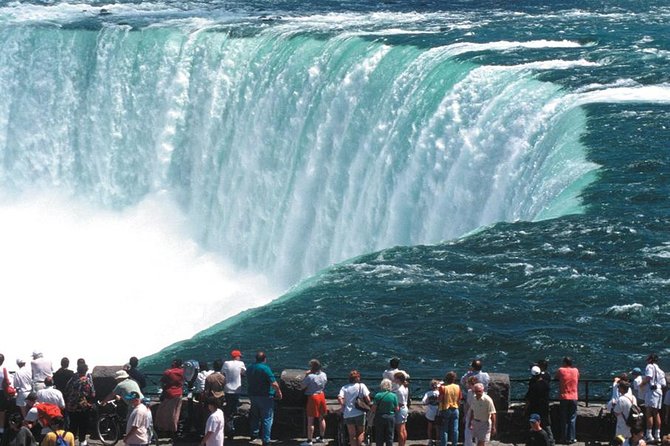 Half-Day Canadian Side Sightseeing Tour of Niagara Falls With Cruise & Lunch