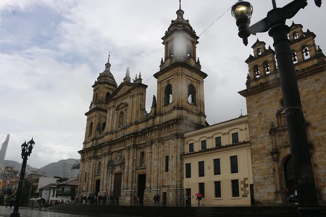 La Candelaria Bogotá Private City Tour 3H With Transportation - Tour Highlights and Logistics