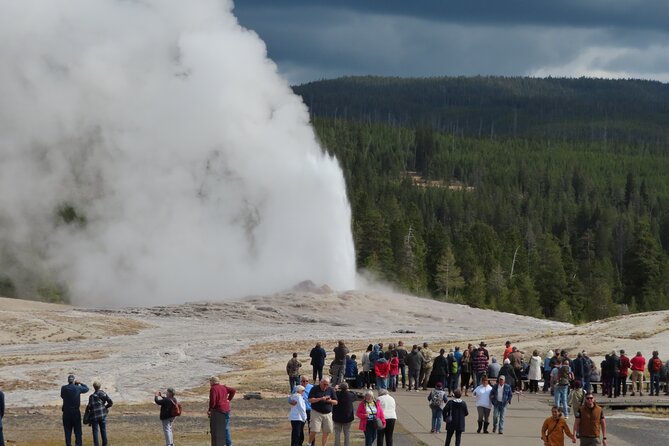 Lower Loop Van Tour From West Yellowstone: Grand Prismatic and Old Faithful