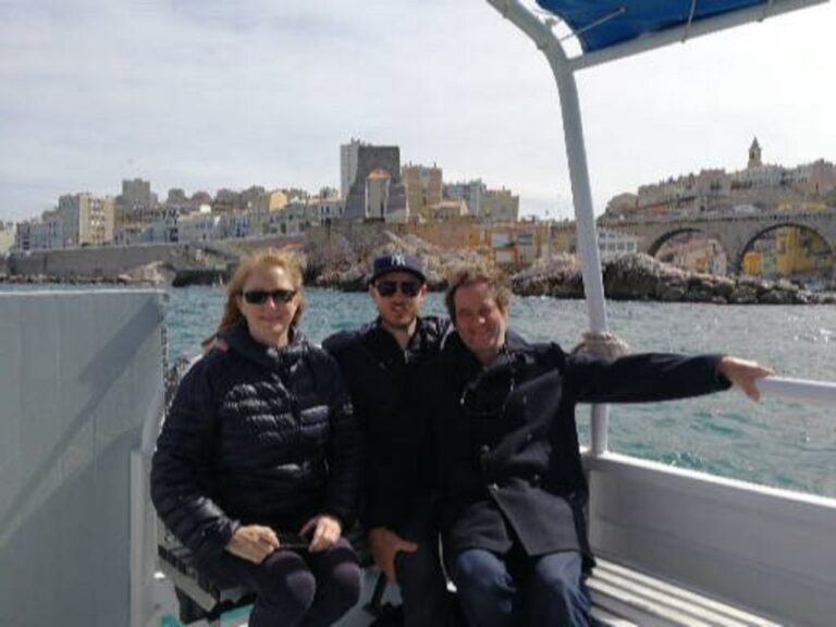 Marseille: Day Boat Ride in the Calanques With Wine Tasting