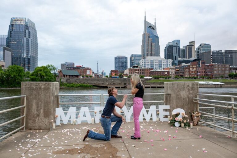 Nashville: Romantic Couples Photoshoot With Champagne