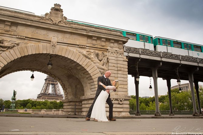 Paris 2-Hour Eiffel Tower Walking Tour With Professional Photo Shoot - Tour Pricing and Duration