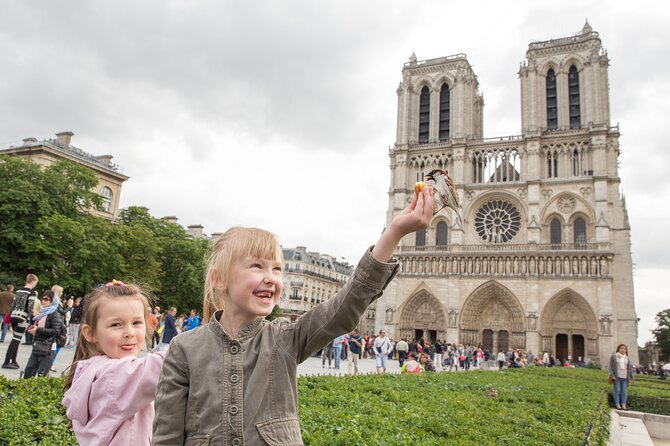 Paris Private Family Tour – City Highlights & the Best Museum for Kids