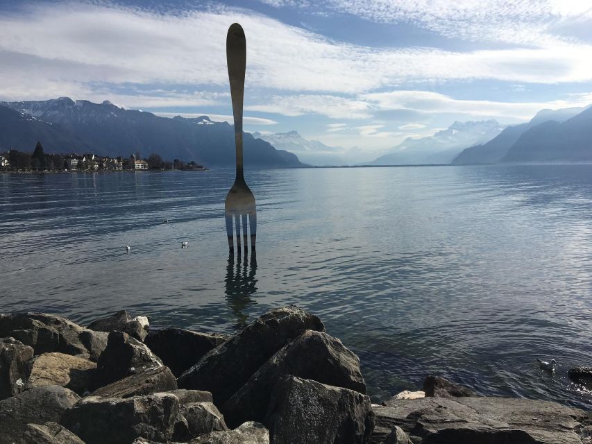 Peaceful Exploration of Vevey for Families - Veveys Captivating Eight-Meter Statue