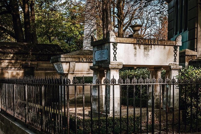 Pere Lachaise Cemetery Guided Walking Tour – Semi-Private 8ppl Max