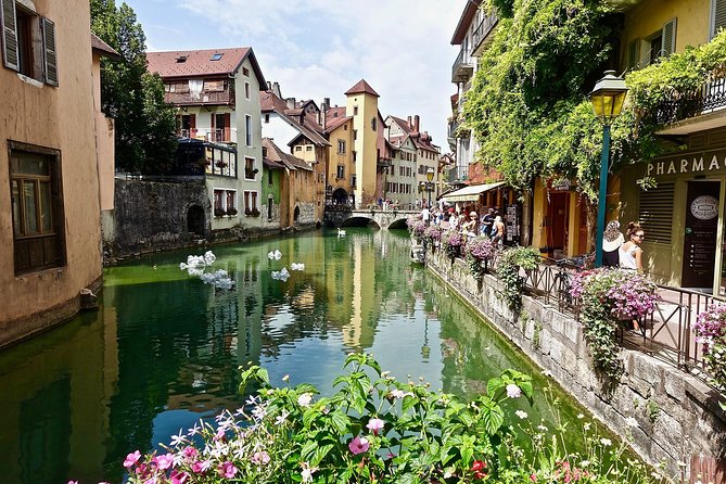 Private 2-Hour Walking Tour of Annecy With Official Tour Guide - Tour Highlights