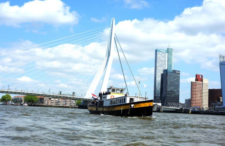 Rotterdam: Pub Cruise With Drinks and Snacks