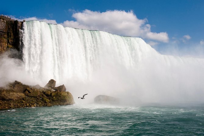 Toronto To Niagara Falls Day Tour (Includes Boat Cruise & Wine Tasting)