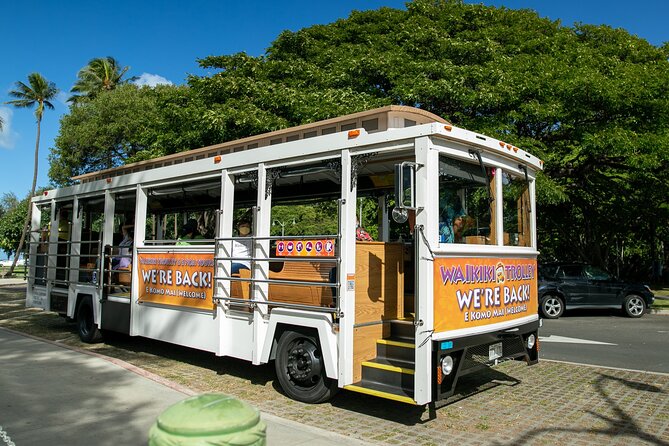 Waikiki Trolley Blue Line Coastline & Local Grindz Hop-on Hop-off
