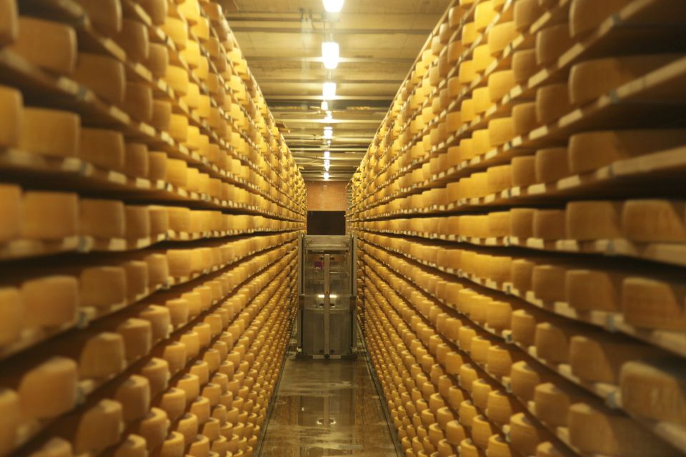 Bern: Gruyères Cheese and Cailler Chocolate Tasting Tour - Experience Highlights