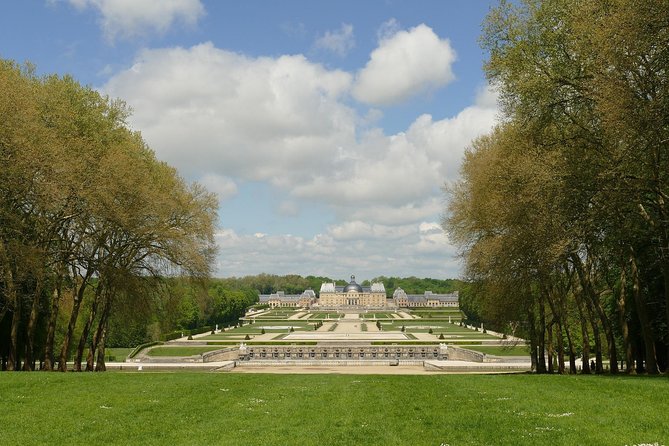 Fontainebleau & Vaux-Le-Vicomte Trip With Local Guide & Private Transportation - Group Size Options