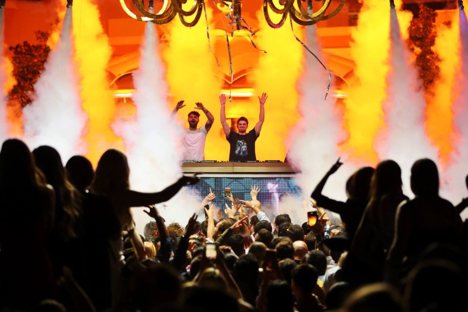 Las Vegas: Club Crawl by Party Bus W/ Free Drinks - Experience Highlights