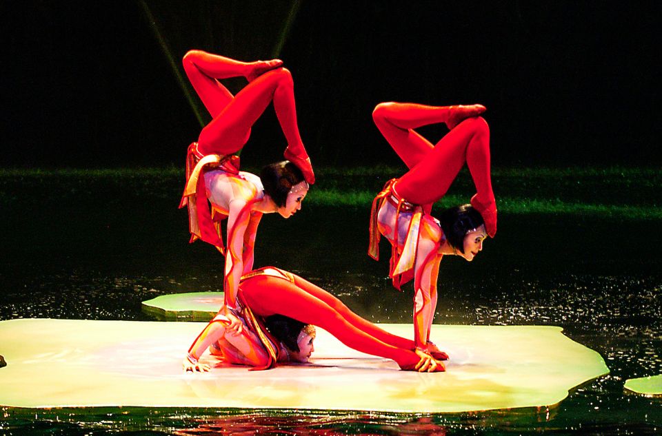 Las Vegas: “O” by Cirque Du Soleil at Bellagio - Show Experience