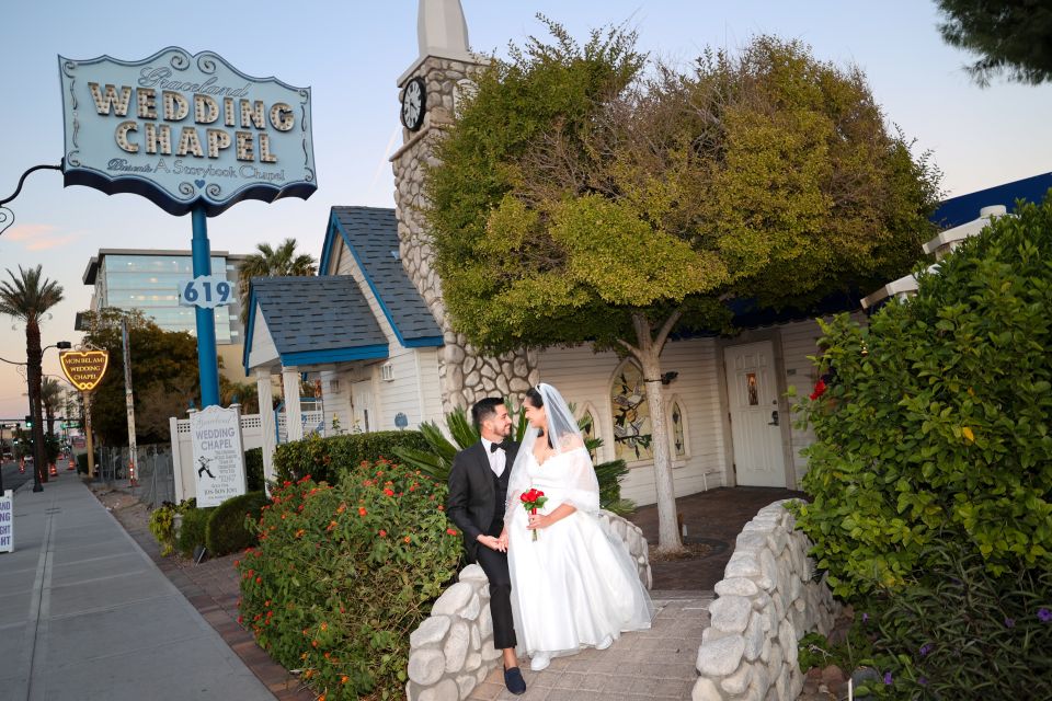 Las Vegas: Wedding or Vow Renewal at Graceland Chapel - Duration and Language Options