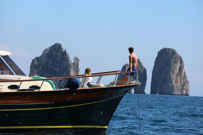 Li Galli Islands and Capri Small Group Boat Tour From Amalfi - Logistics and Meeting Point
