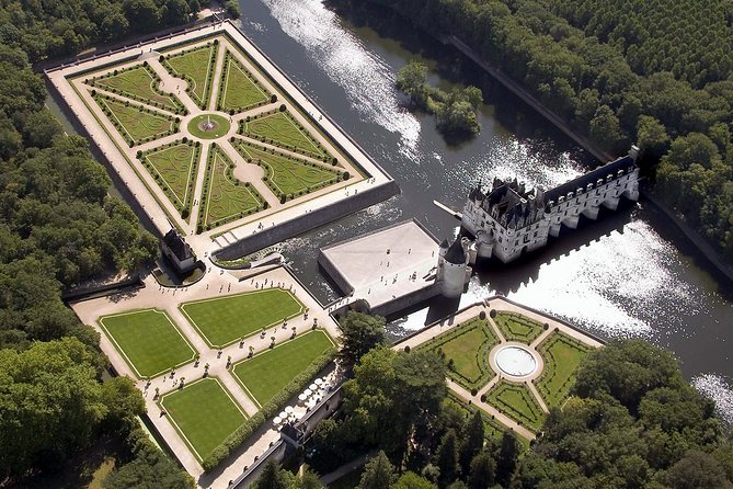 Loire Castles : Cheverny, Chenonceau, Chambord Guided Tour From Paris - Traveler Testimonials