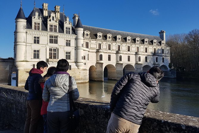 Loire Valley Day Tour Chambord and Chenonceau Plus Lunch at a Private Castle - Itinerary Highlights and Sightseeing