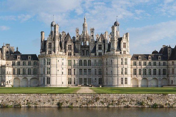 Loire Valley Trip From Paris With Private Local Guide & Private Transportation - Inclusions in the Private Tour