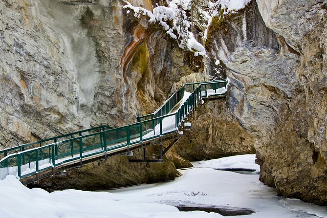 Marble & Johnston Canyon Ice-Walk Tour From Calgary/Canmore/Banff - Traveler Reviews