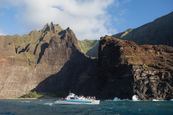 Na Pali Sunset & Sightsee Boat Tour - Logistics and Policies
