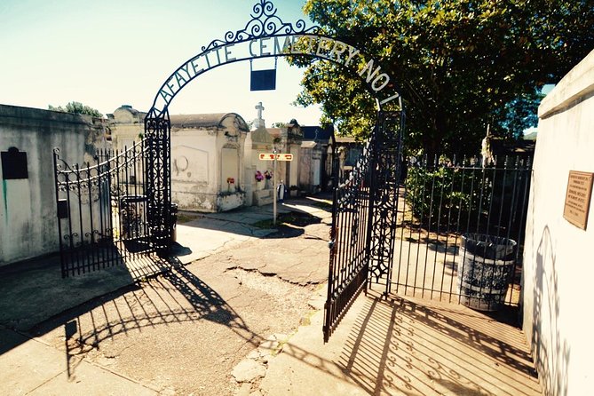 New Orleans Garden District and Lafayette Cemetery Tour - Highlights of the Lafayette Cemetery Visit