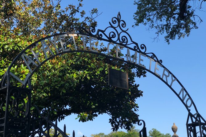 New Orleans Highlights of the Garden District Walking Tour - Celebrity Residences Exploration