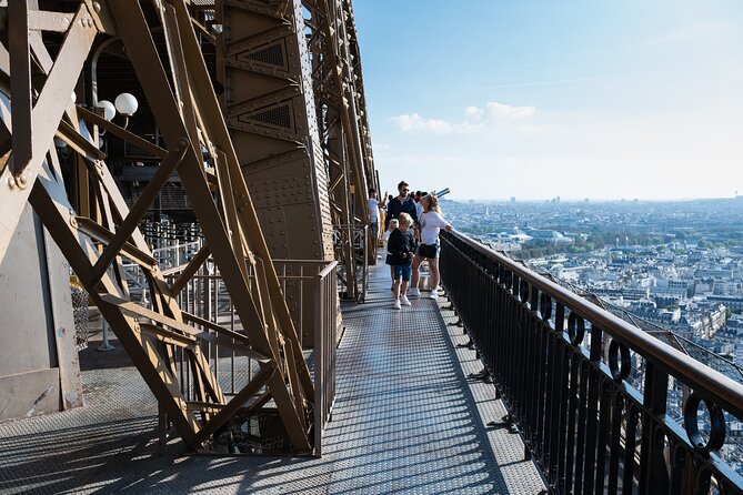 Paris: Eiffel Tower Guided Tour With Optional Summit Access - Meeting and Pickup Information