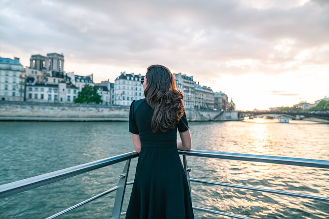 Paris Sightseeing Cruise With Champagne by Bateaux Mouches - Tour Inclusions