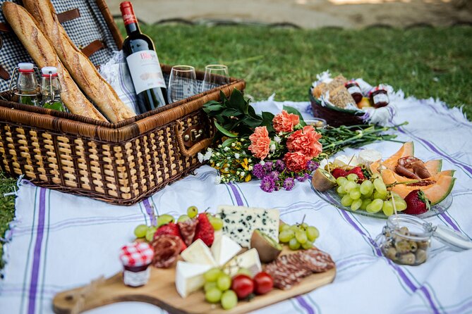 Parisian Romantic Picnic - Meeting and Pickup Information