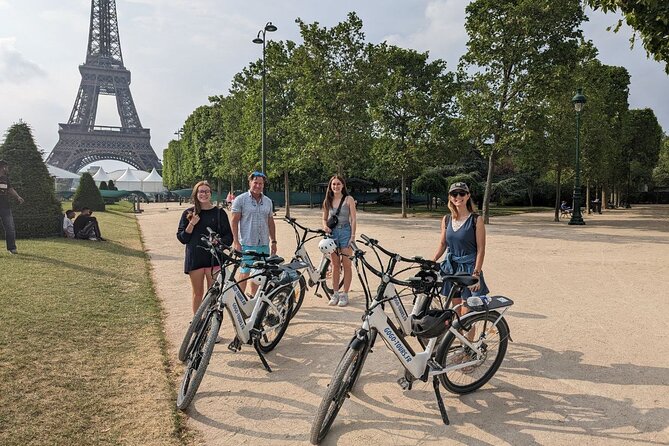 Private 2.5 Hour E-Bike Tour Around Paris - Private Tour Experience