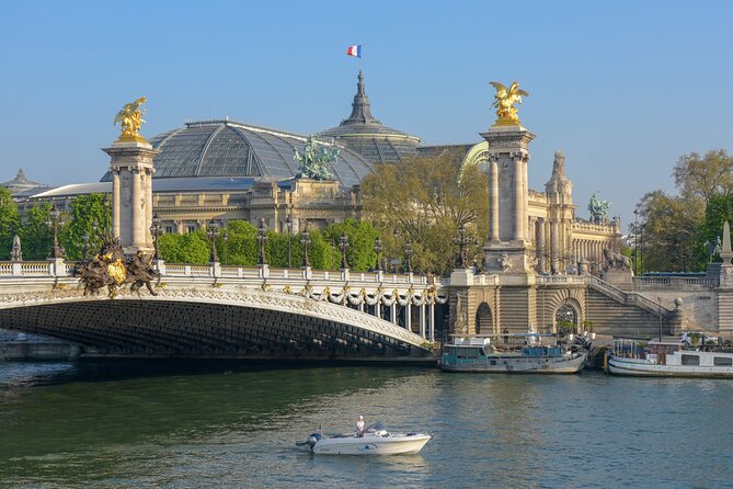 Private Boat Tour in Paris With Your Own Captain/Guide - Meeting and Logistics