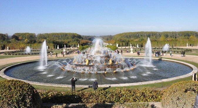 Private Full Day Tour to Versailles and Giverny From Paris With Hotel Pick up - Itinerary Details