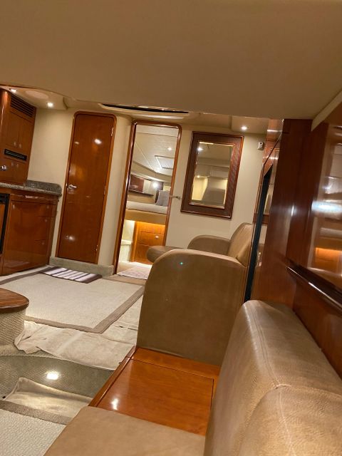 Private Yacht Rentals 4h Champagne Gift - Yacht Features