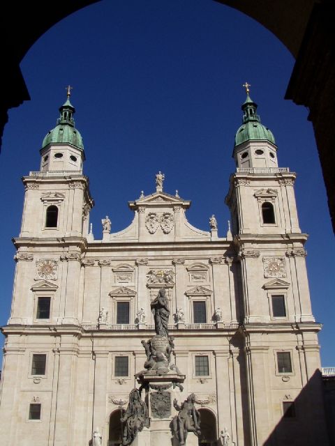 Salzburg 2.5-Hour Walking Tour: Mozart, Old Town & More - Notable Sites and Landmarks Covered