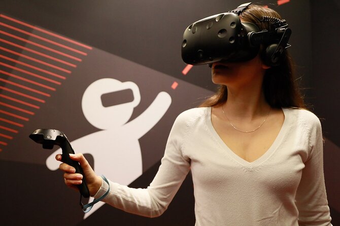 Virtual Room Paris - 1st Virtual Reality Team Experience - Team Building Through Virtual Reality