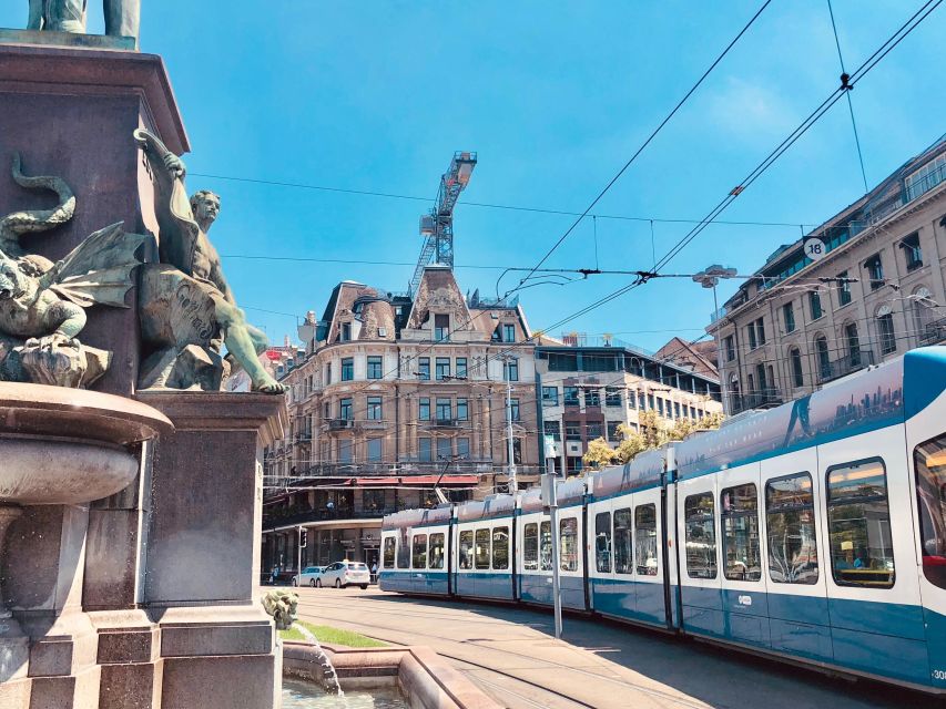 Zurich, Switzerland: Historical Walking Tour in Portuguese - Meeting Point and Logistics