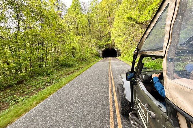 2.5-Hour Blue Ridge Parkway Guided Jeep Tour - Group Size and Inclusions