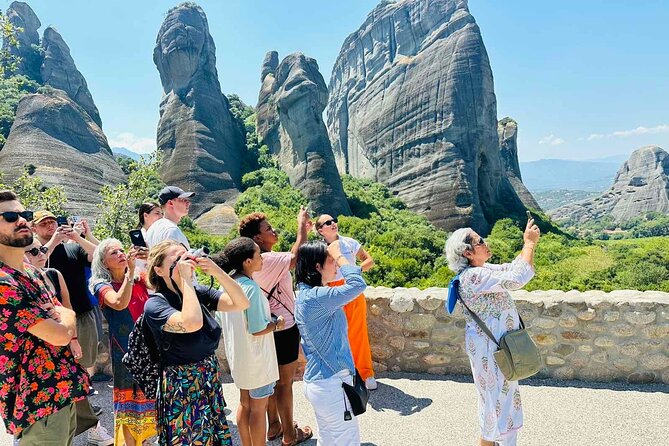 Athens Meteora Monasteries Day Trip by Lux Coach-Bus - Guide Experience and Reviews