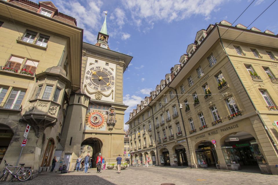 Bern: Express Walk With a Local in 60 Minutes - Detailed Description