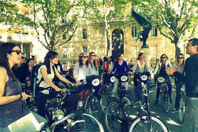 Bordeaux Essentials Sightseeing Bike Tour With a Local Guide - St. Andre Cathedral Visit