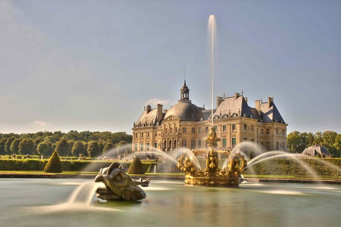 Fontainebleau and Vaux Le Vicomte Chateaux Day Trip From Paris - Castle Interiors and Grounds