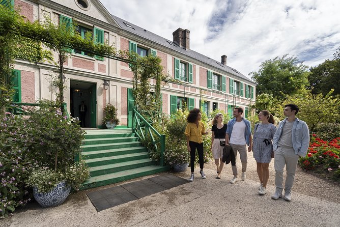 Giverny and Versailles Palace Audio Guided Day Trip With Lunch From Paris - Tour Logistics and Tips