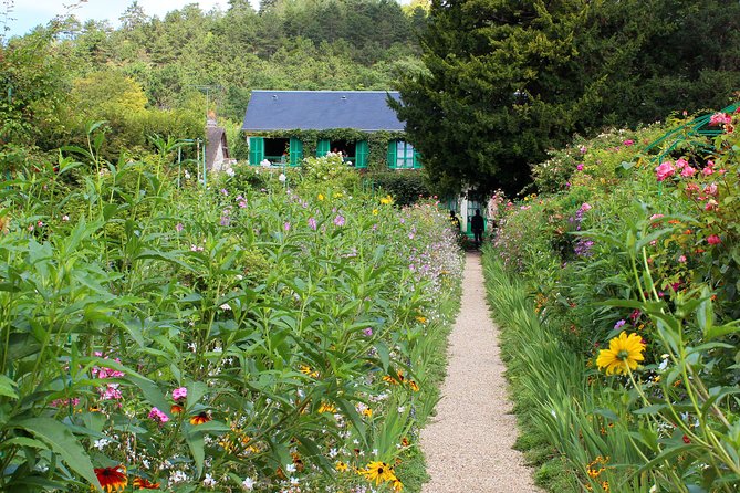 Givernys Monet House & Versailles Palace Day Trip From Paris - Giverny Experience