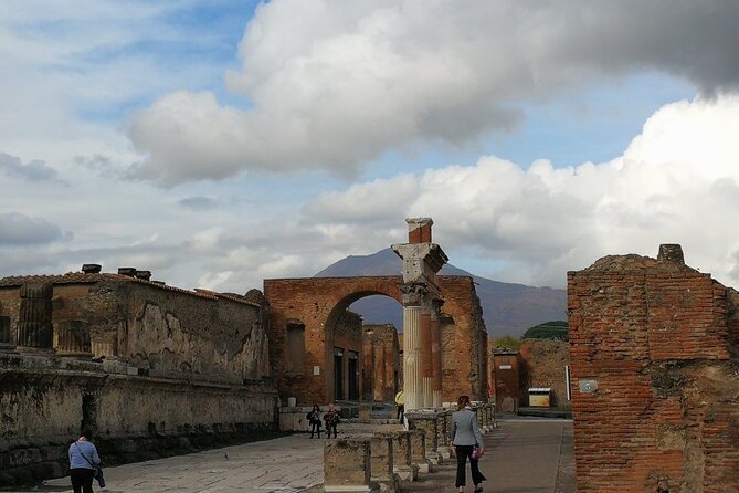 Pompeii Guided Walking Tour With Included Entrance at Pompeii Ruins - Directions