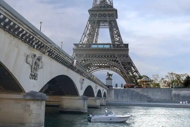 Private Boat Tour in Paris With Your Own Captain/Guide - Snacks and Beverages