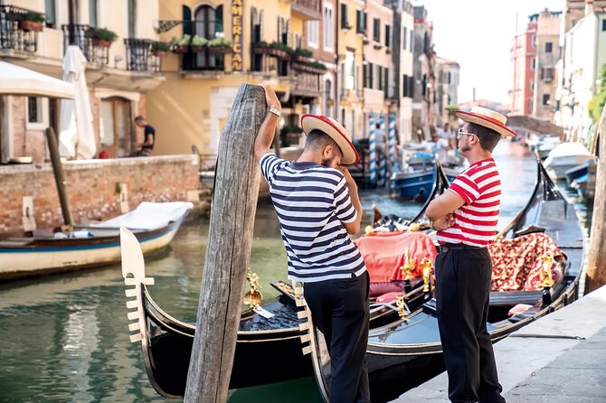 Private Gondola Ride in Venice off the Beaten Track - Traveler Experiences